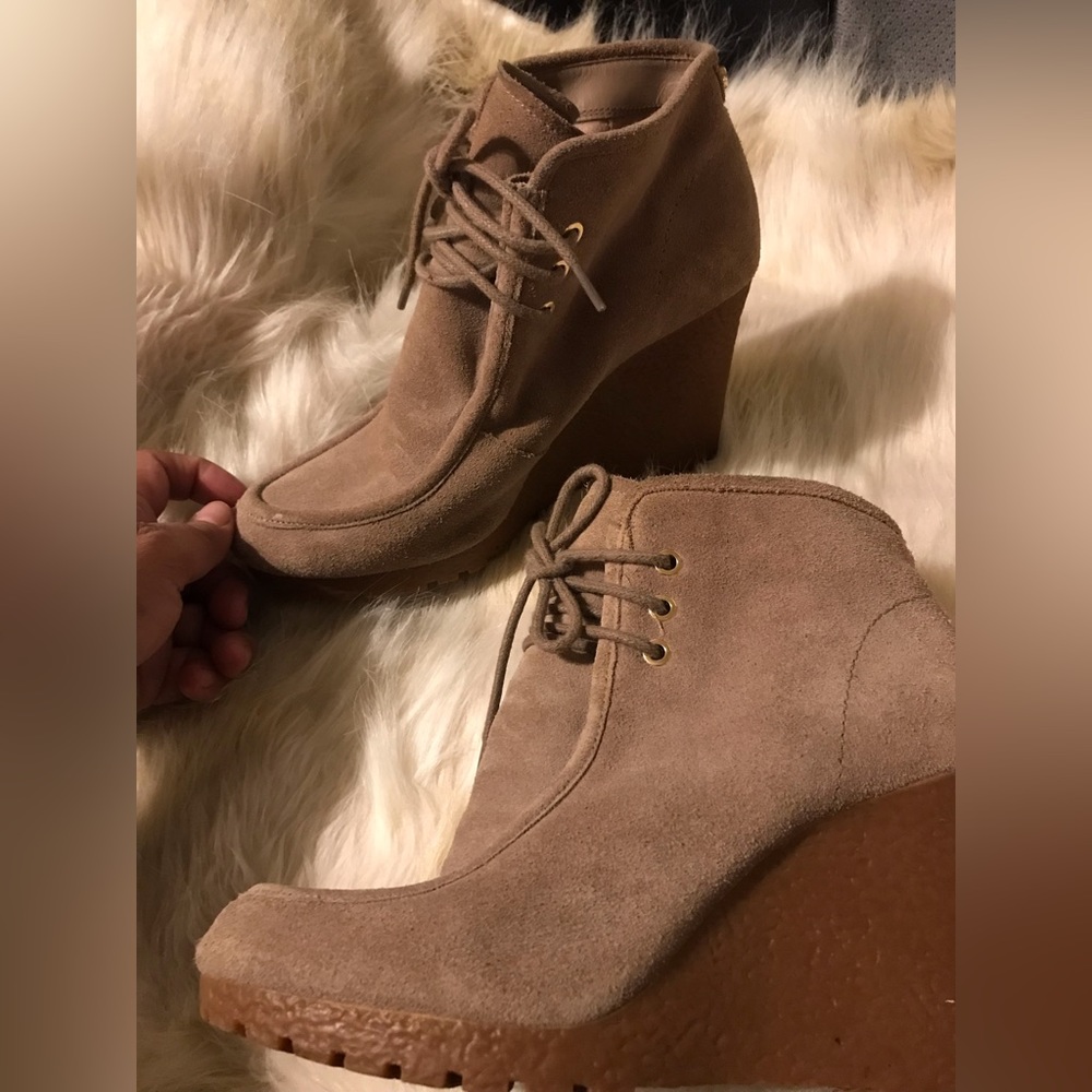 Pre owned Michael Kors heeled booties ahoes, Size; 7 1/2”M